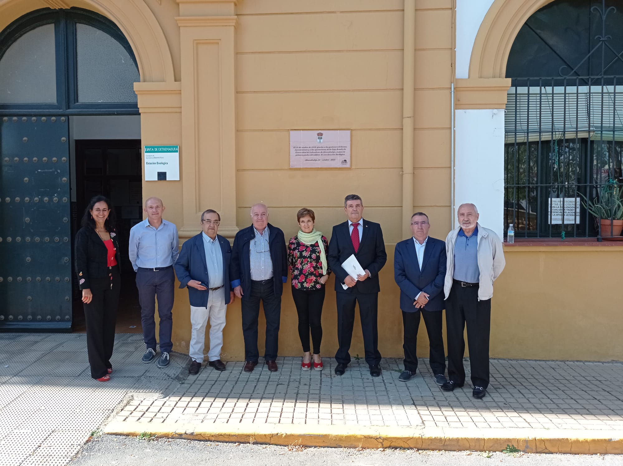 Jurado y organizadores de la cata final de cavas