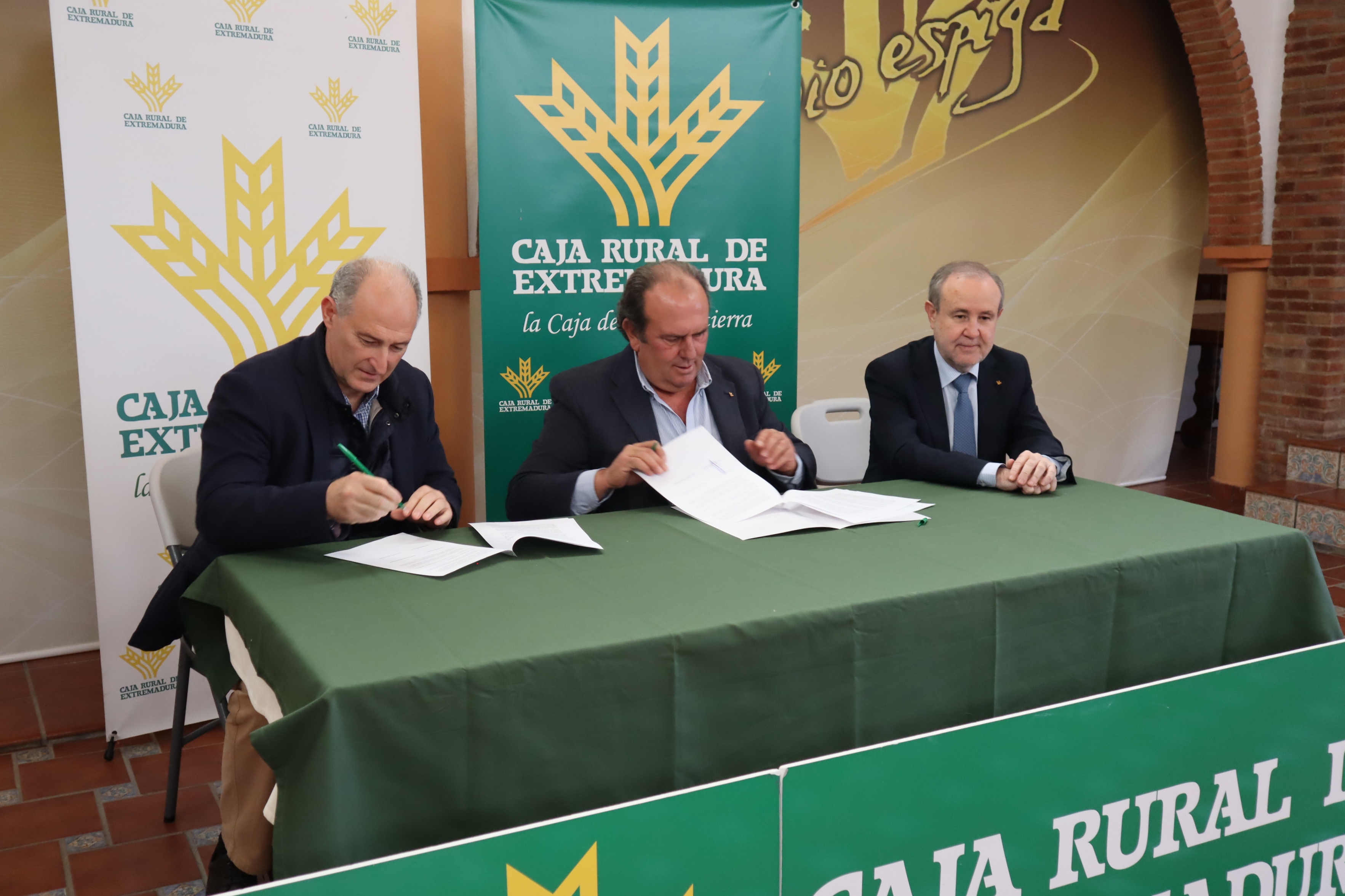 Renovación del convenio de colaboración con el Colegio Oficial de Veterinarios de Badajoz