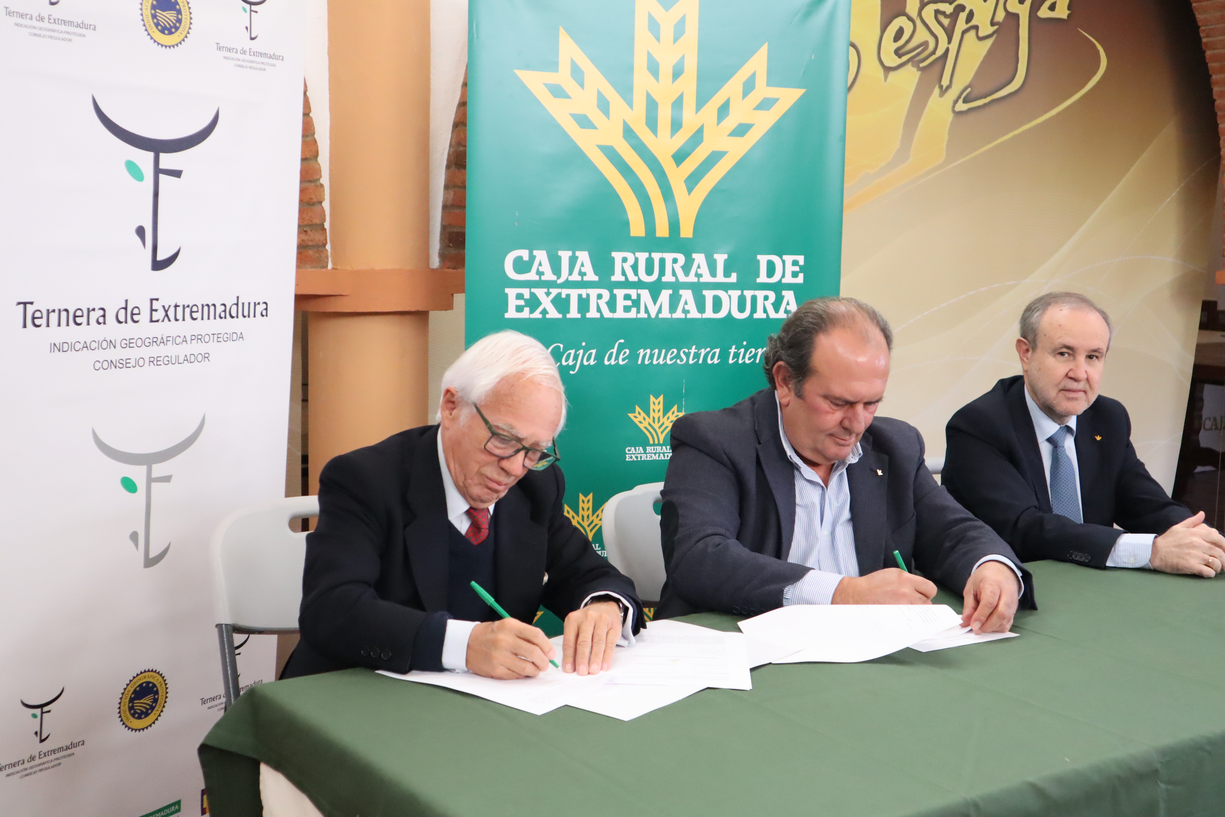Renovación del convenio de colaboración con las IGP Carne de Vacuno de Extremadura