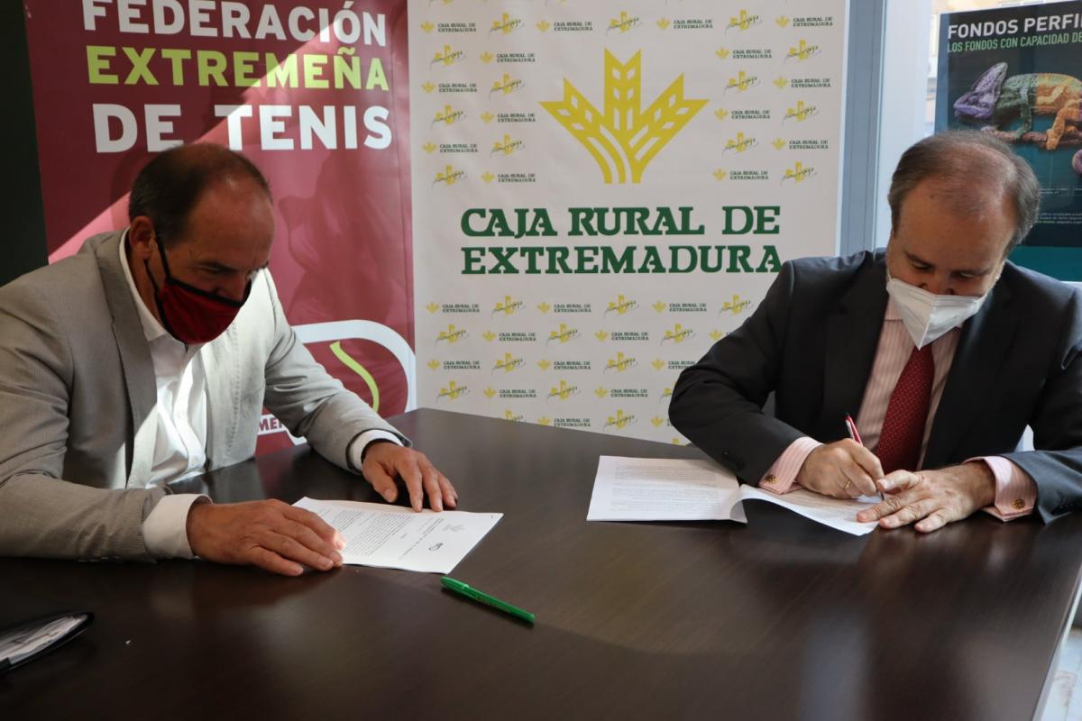 Firma convenio tenis