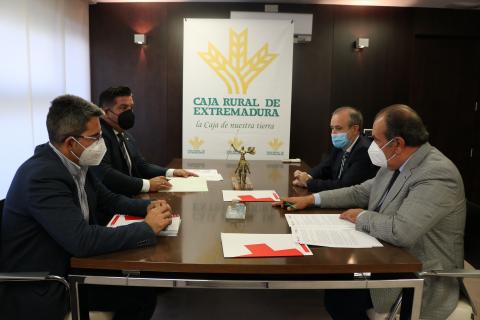 Reunión firma convenio Cruz Roja
